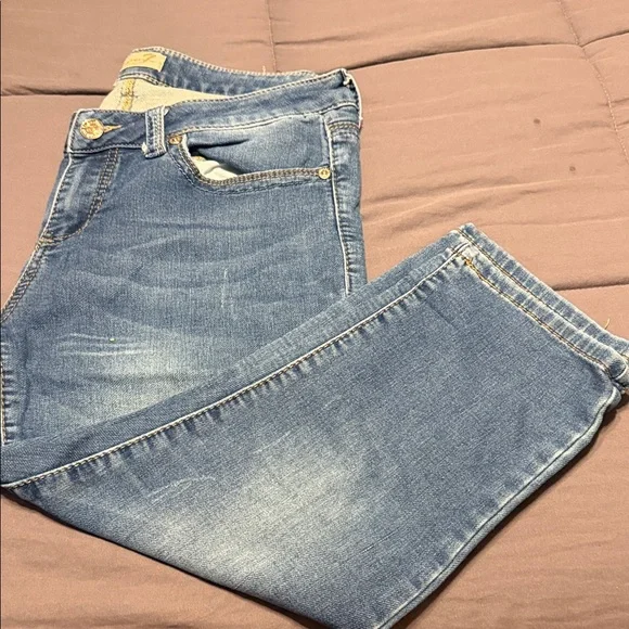 Seven7 Women's Cropped Blue Jeans - Picture 2 of 6